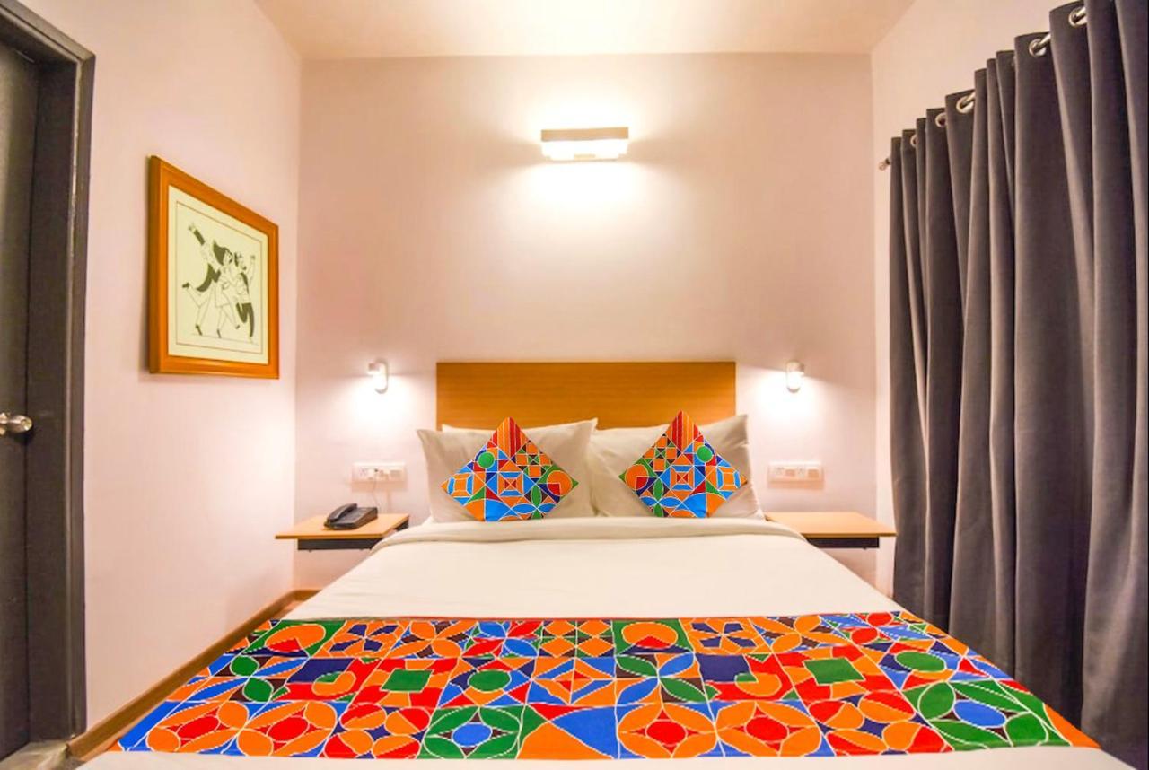 Fabexpress Heera Holiday Inn Kolkata Exterior photo