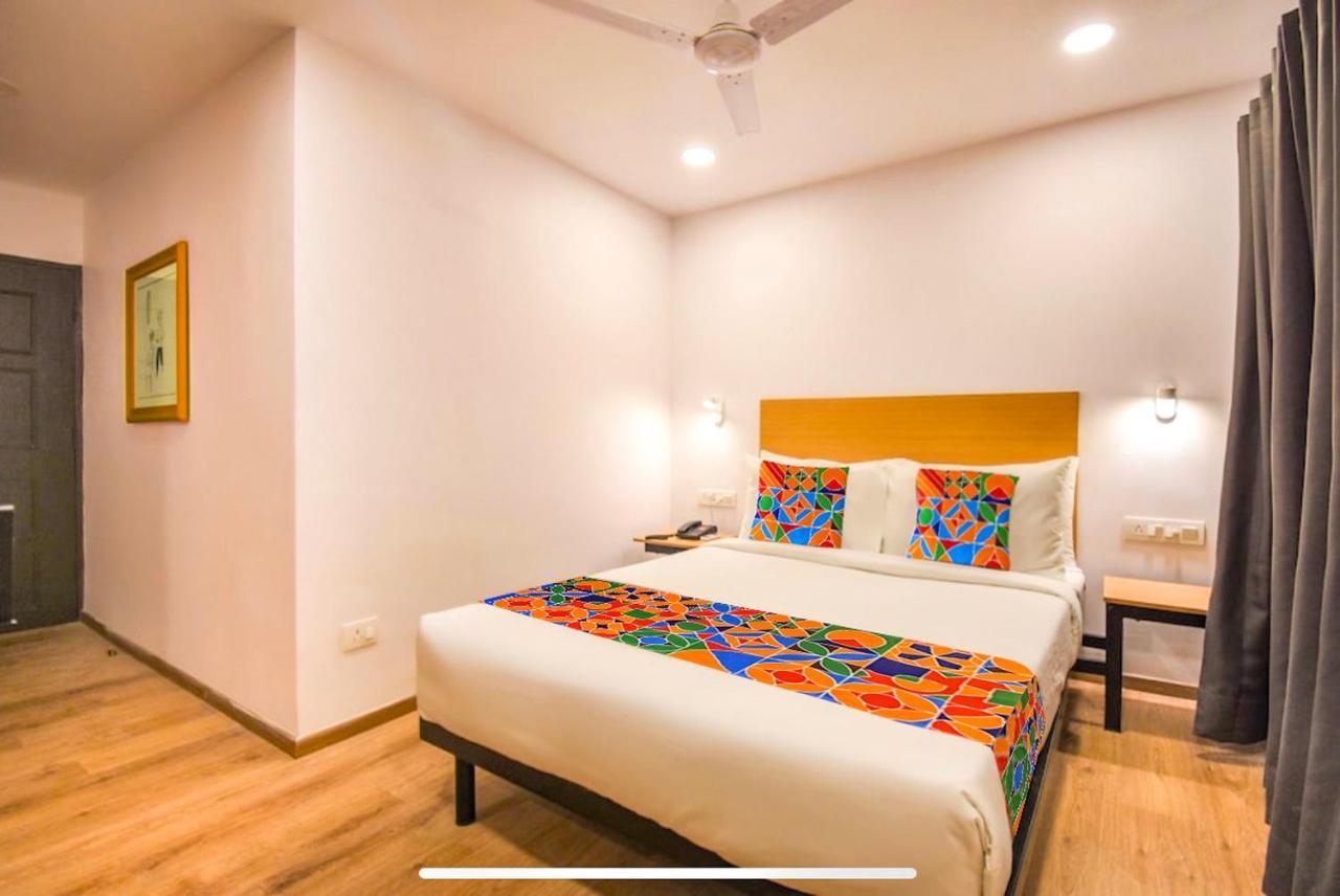 Fabexpress Heera Holiday Inn Kolkata Exterior photo